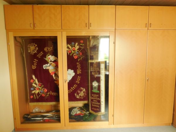 Fahnenschrank.JPG